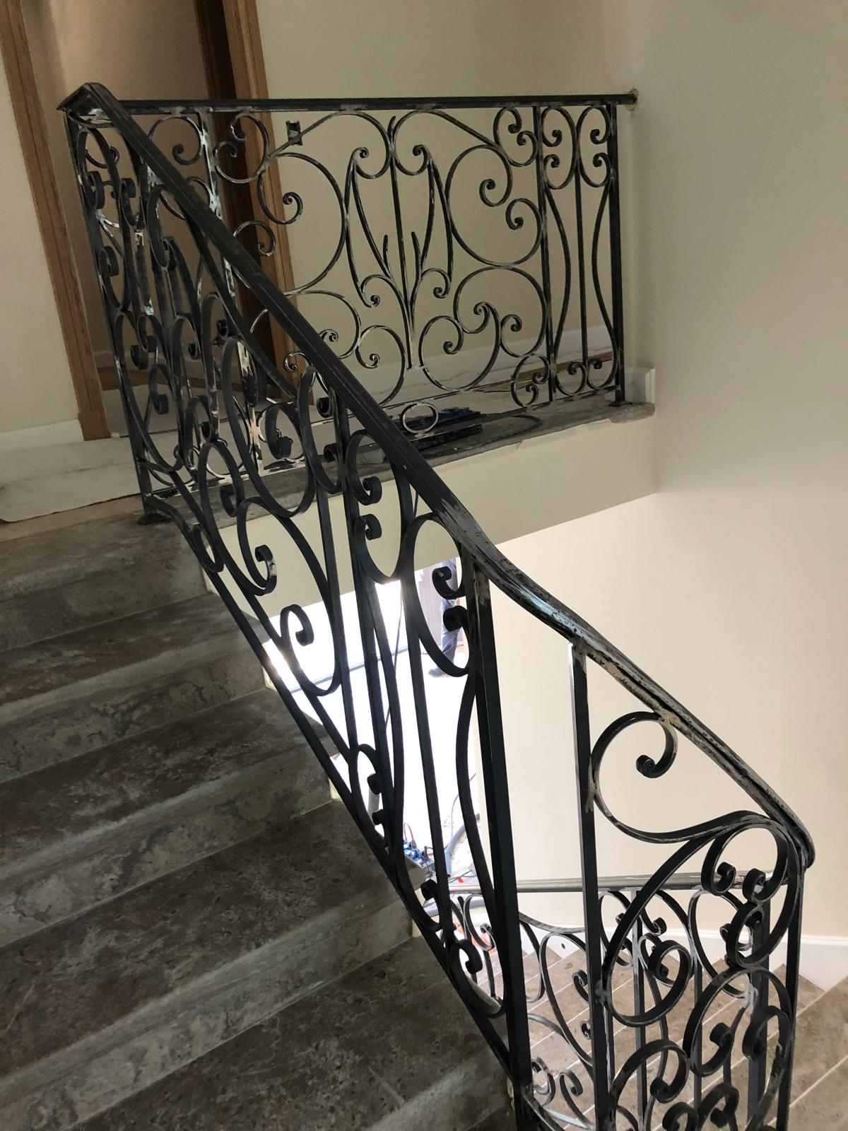 Rampe ornée à finition patine, fer forgé d'art